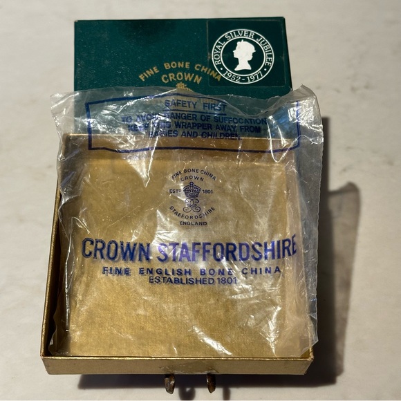 Queen Elizabeth II Silver Jubilee Trinket Dish Bone China Staffordshire England - Picture 9 of 10